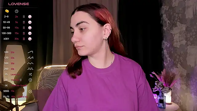 Snapshot of hannacheekss_ chatting on 10/15/25, 02:11 hannacheekss online show from 10/15/25, 02:11