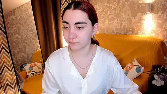 hannacheekss  online show from 06/05/26, 02:07
