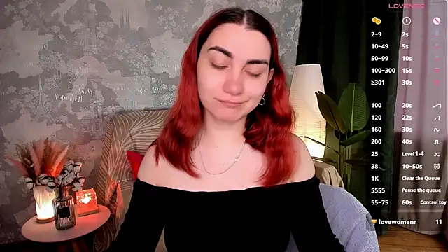 Snapshot of hannacheekss_ chatting on 07/14/26, 02:05 hannacheekss online show from 07/14/26, 02:05