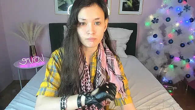 Emily Strikeee online show from 12/21/24, 10:39