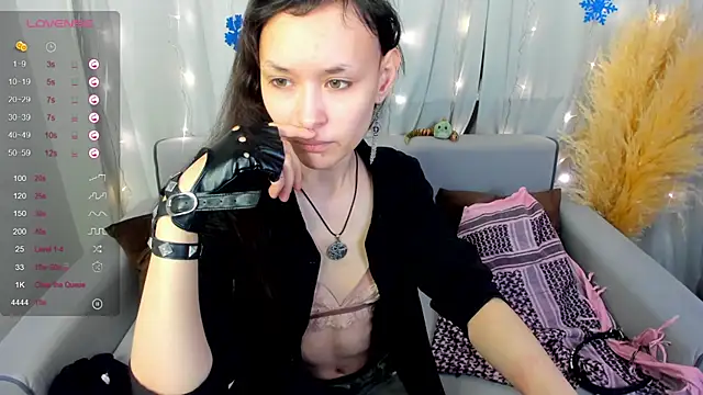 Emily Strikeee online show from 12/30/24, 09:48