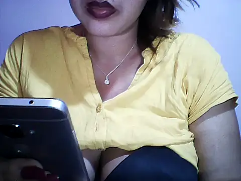 Snapshot of layanah12 chatting on 12/04/24, 03:04 layanah12 online show from 12/04/24, 03:04