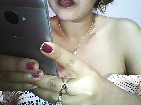Snapshot of layanah12 chatting on 01/04/25, 03:07 layanah12 online show from 01/04/25, 03:07