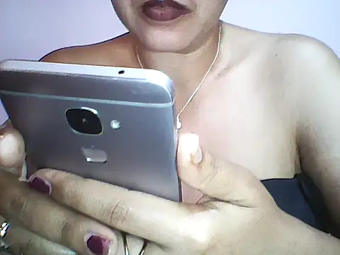 Snapshot of layanah12 chatting on 01/28/25, 02:53 layanah12 online show from 01/28/25, 02:53