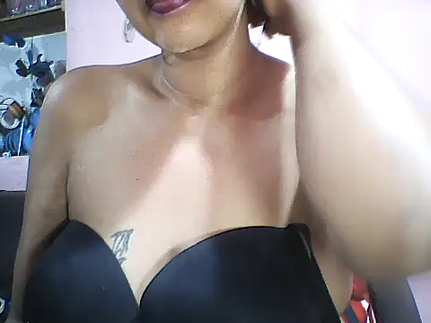 Snapshot of layanah12 chatting on 09/11/25, 06:19 layanah12 online show from 09/11/25, 06:19