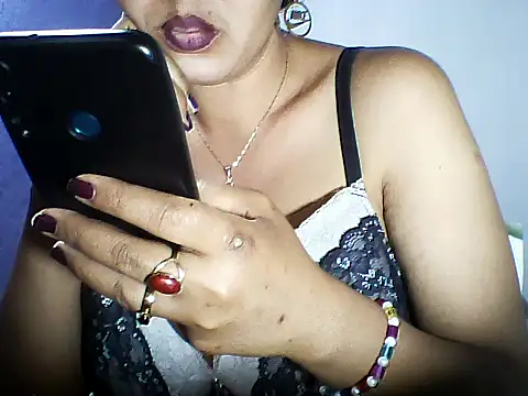 Snapshot of layanah12 chatting on 09/30/25, 03:06 layanah12 online show from 09/30/25, 03:06