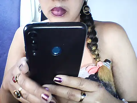 Snapshot of layanah12 chatting on 10/11/25, 05:39 layanah12 online show from 10/11/25, 05:39
