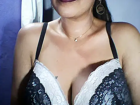 Snapshot of layanah12 chatting on 10/11/25, 06:39 layanah12 online show from 10/11/25, 06:39