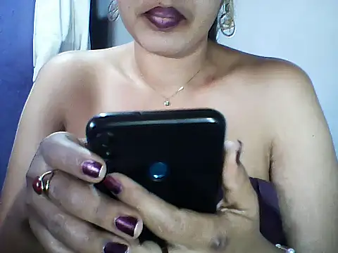 Snapshot of layanah12 chatting on 10/12/25, 06:56 layanah12 online show from 10/12/25, 06:56