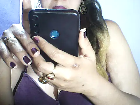 Snapshot of layanah12 chatting on 10/12/25, 07:13 layanah12 online show from 10/12/25, 07:13