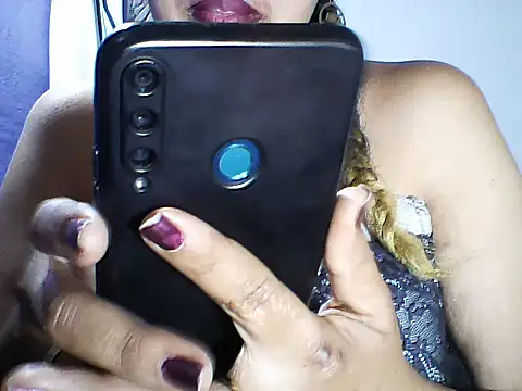 Snapshot of layanah12 chatting on 10/14/25, 06:31 layanah12 online show from 10/14/25, 06:31
