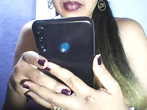 Snapshot of layanah12 chatting on 10/16/25, 06:42 layanah12 online show from 10/16/25, 06:42
