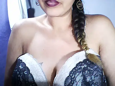 Snapshot of layanah12 chatting on 10/24/25, 06:26 layanah12 online show from 10/24/25, 06:26