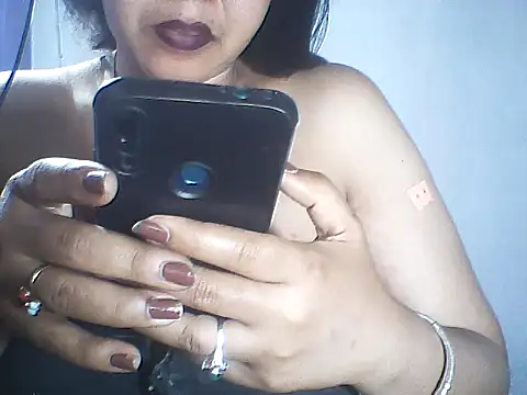 layanah12 online show from 07/04/26, 10:49