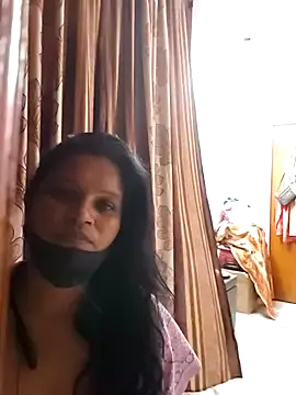 Snapshot of Lilly-queen chatting on 02/05/25, 10:22 Lilly-queen online show from 02/05/25, 10:22