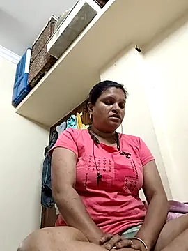 Snapshot of Lilly-queen chatting on 02/17/25, 06:15 Lilly-queen online show from 02/17/25, 06:15