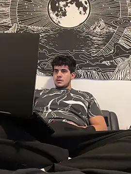 krispykreme17 online show from 12/02/24, 04:09