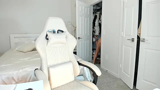 marianaferrero online show from 10/22/25, 03:12