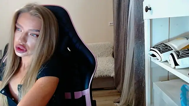 lonely dreamm online show from 12/11/24, 06:47