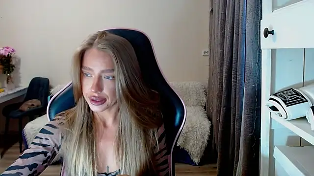 lonely dreamm online show from 12/15/24, 09:03