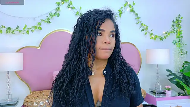 NahiaraReina online show from 11/10/25, 01:10