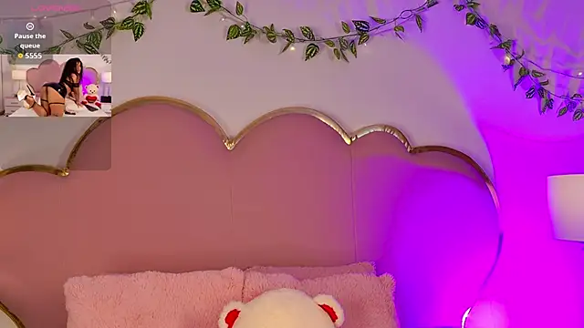 NahiaraReina online show from 02/25/26, 01:21