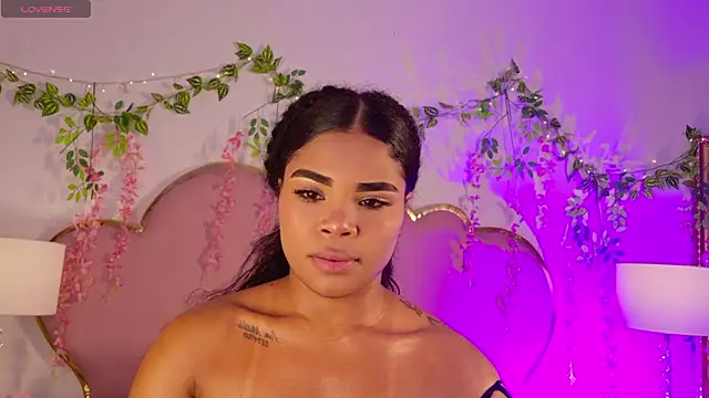 NahiaraReina online show from 03/05/26, 01:51