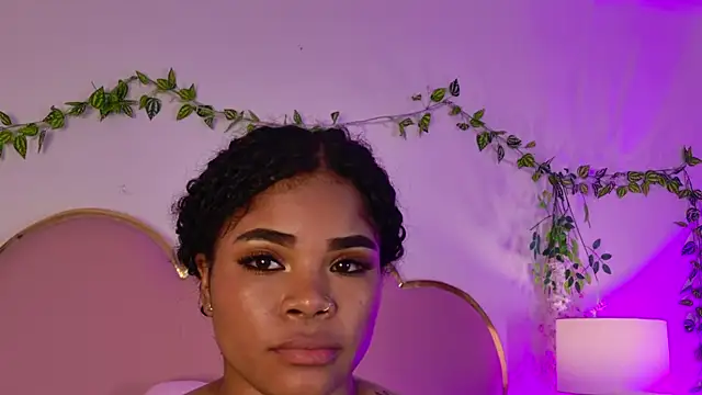 NahiaraReina online show from 05/24/26, 01:49