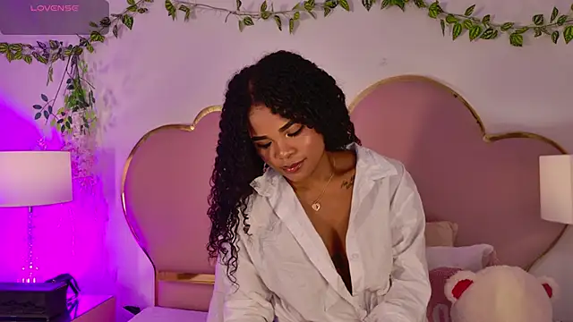 NahiaraReina online show from 06/03/26, 02:33