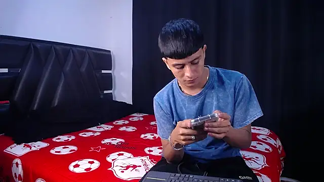 Snapshot of The__Rodriguez chatting on 05/18/26, 12:29 The Rodriguez online show from 05/18/26, 12:29