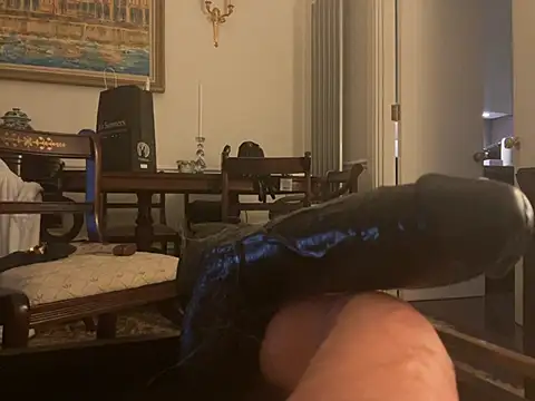 Snapshot of francaFerrariRoma chatting on 02/22/25, 10:29 francaFerrariRoma online show from 02/22/25, 10:29