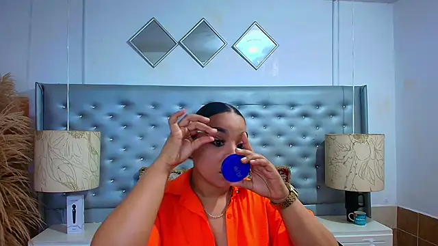 EileenBenzon online show from 11/22/25, 05:50