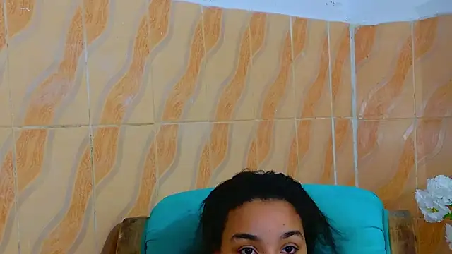 Snapshot of EileenBenzon chatting on 05/14/26, 02:02 EileenBenzon online show from 05/14/26, 02:02