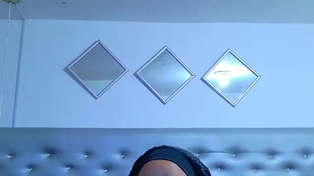 Snapshot of EileenBenzon chatting on 05/20/26, 02:45 EileenBenzon online show from 05/20/26, 02:45