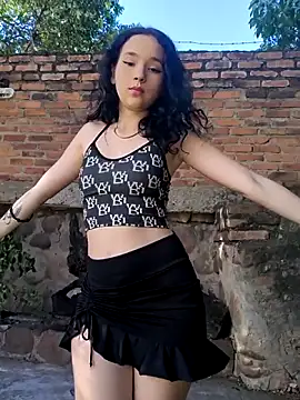 sweet outdoor charm online show from 09/28/25, 08:03