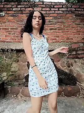 sweet outdoor charm online show from 03/04/26, 07:53