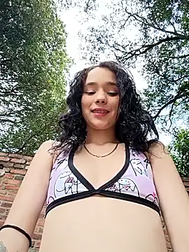 sweet outdoor charm online show from 03/15/26, 08:04