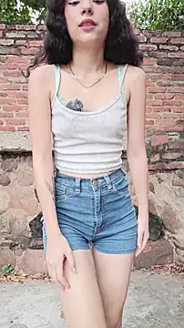 sweet outdoor charm online show from 04/08/26, 07:36