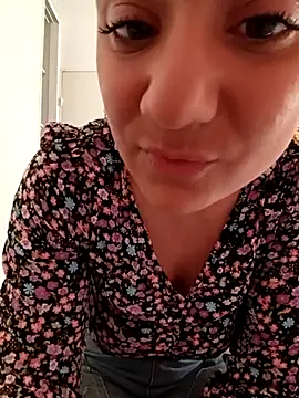 Snapshot of Nell-X chatting on 05/19/26, 11:16 Nell-X online show from 05/19/26, 11:16