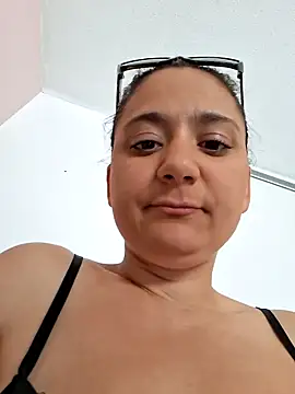 Snapshot of Nell-X chatting on 06/10/26, 11:31 Nell-X online show from 06/10/26, 11:31