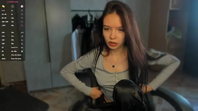 SweetyDeviliya online show from 06/18/26, 04:02
