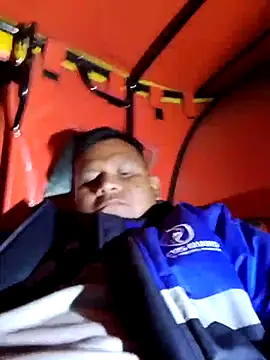 Snapshot of zeta29 chatting on 11/05/25, 04:23 zeta29 online show from 11/05/25, 04:23