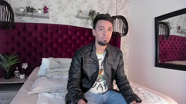 Edward max online show from 03/18/25, 03:31