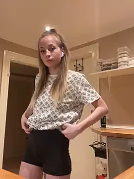 Snapshot of Hr_Frk_Olsen chatting on 03/11/25, 07:14 Hr Frk Olsen online show from 03/11/25, 07:14