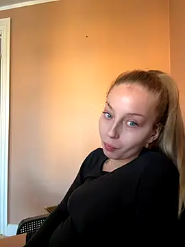 Snapshot of Hr_Frk_Olsen chatting on 09/25/25, 11:58 Hr Frk Olsen online show from 09/25/25, 11:58