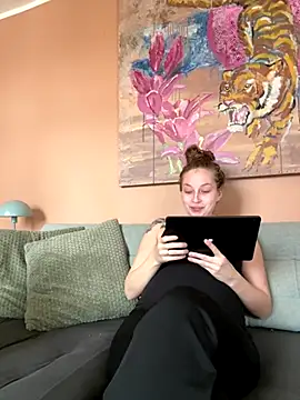 Snapshot of Hr_Frk_Olsen chatting on 10/09/25, 11:08 Hr Frk Olsen online show from 10/09/25, 11:08