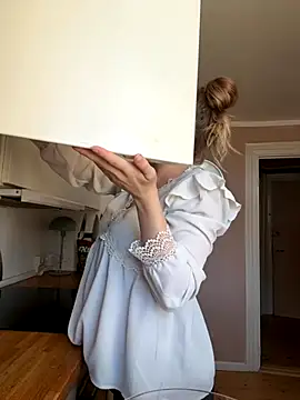 Snapshot of Hr_Frk_Olsen chatting on 10/18/25, 09:54 Hr Frk Olsen online show from 10/18/25, 09:54