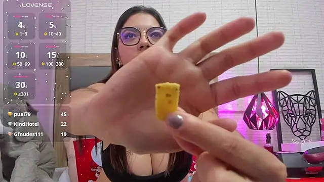 Snapshot of shelbystetson chatting on 12/30/24, 02:08 shelbystetson online show from 12/30/24, 02:08