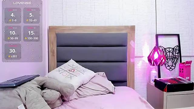 Snapshot of shelbystetson chatting on 01/17/25, 02:07 shelbystetson online show from 01/17/25, 02:07