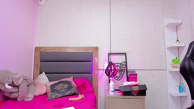 Snapshot of shelbystetson chatting on 02/13/25, 02:20 shelbystetson online show from 02/13/25, 02:20